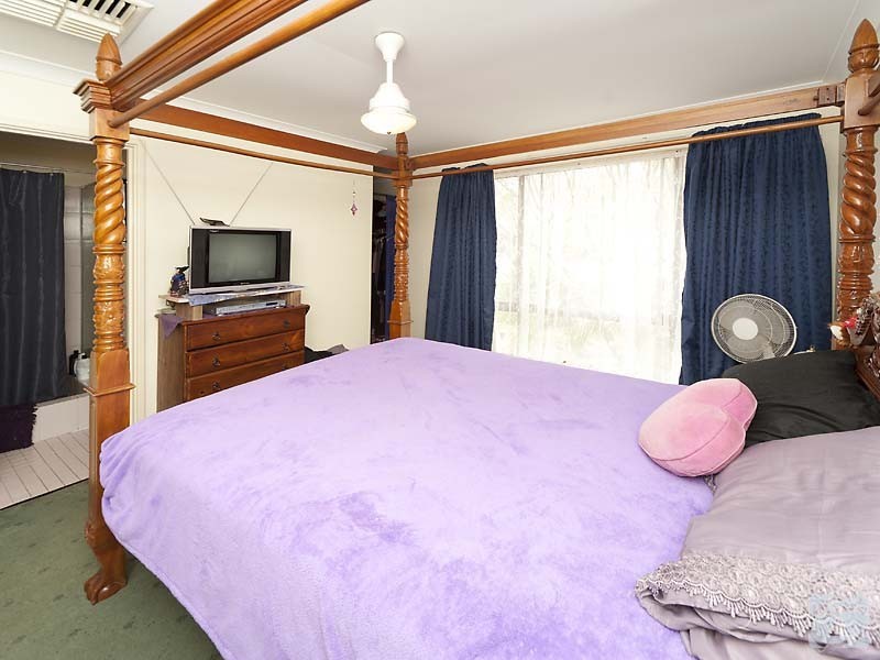 4 Logpine Crescent, Camillo WA 6111