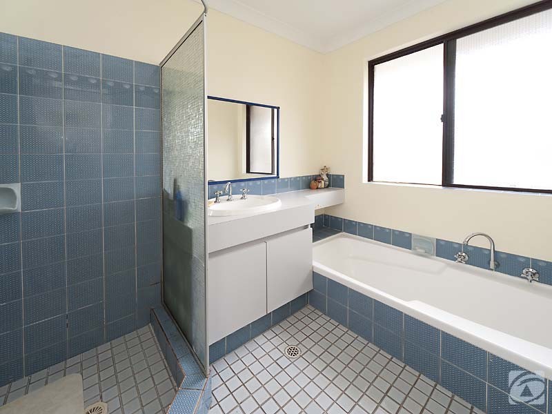 4 Logpine Crescent, Camillo WA 6111