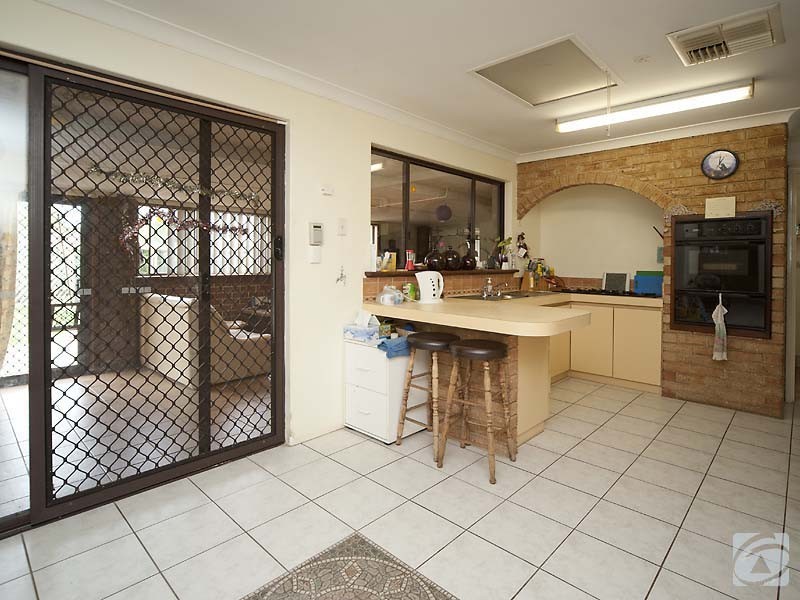 4 Logpine Crescent, Camillo WA 6111