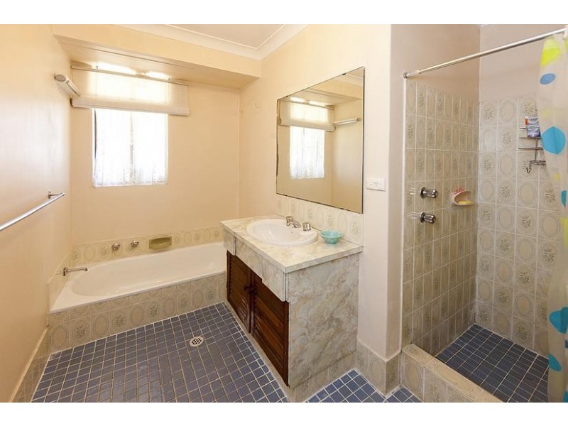 1 Ainsley Court, Camillo WA 6111