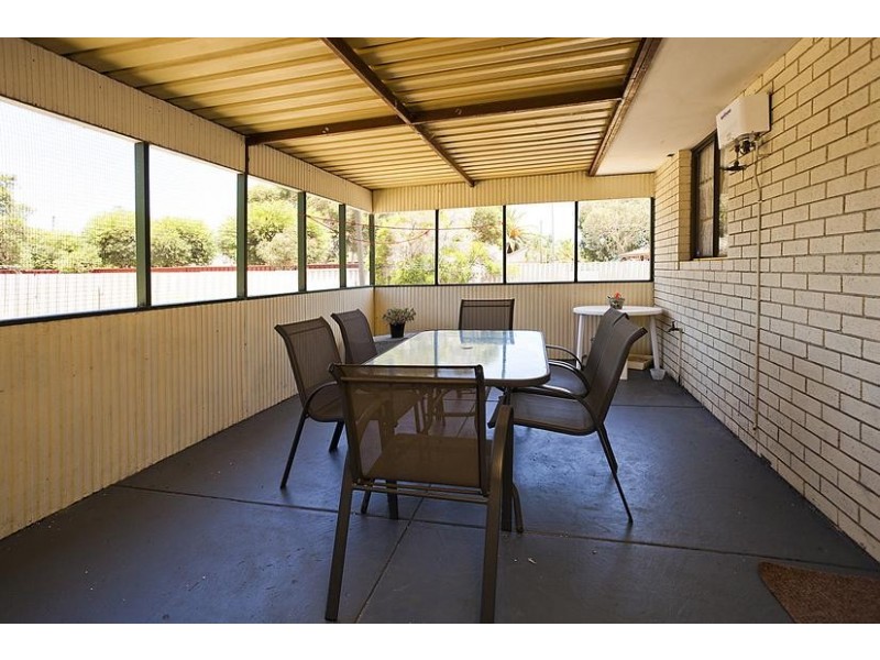 1 Ainsley Court, Camillo WA 6111