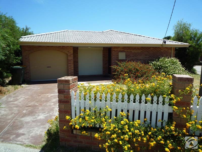 16 Dealy Close, Cannington WA 6107