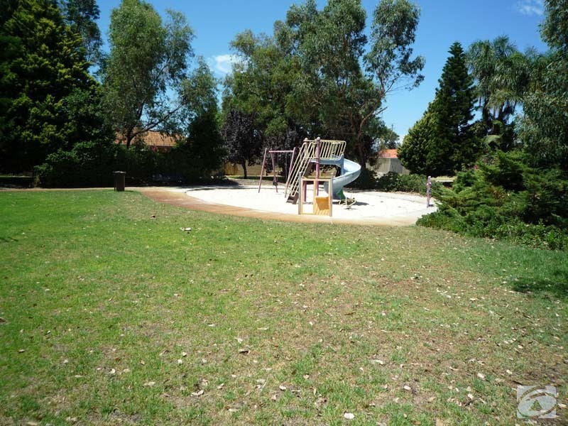 16 Dealy Close, Cannington WA 6107