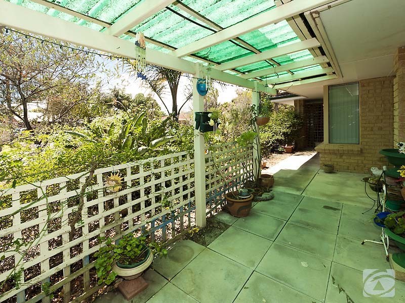 22 Guinivere Way, Camillo WA 6111