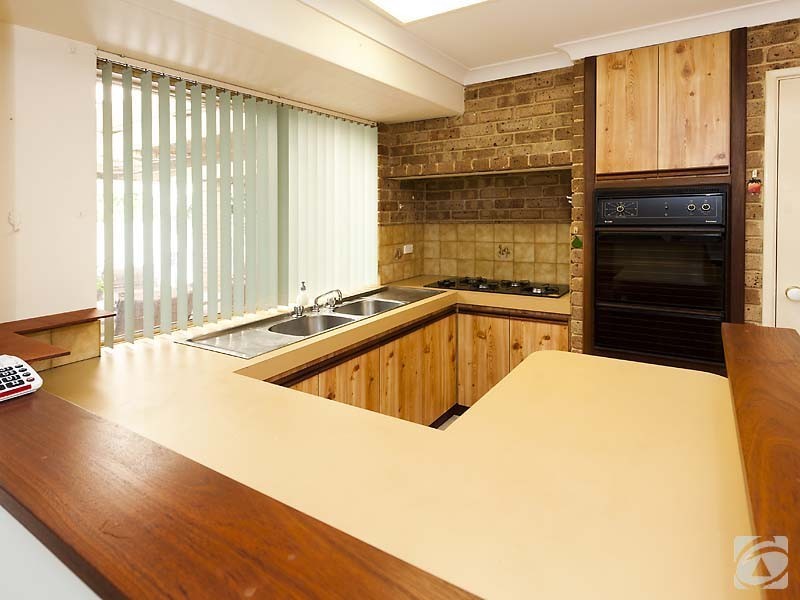 22 Guinivere Way, Camillo WA 6111