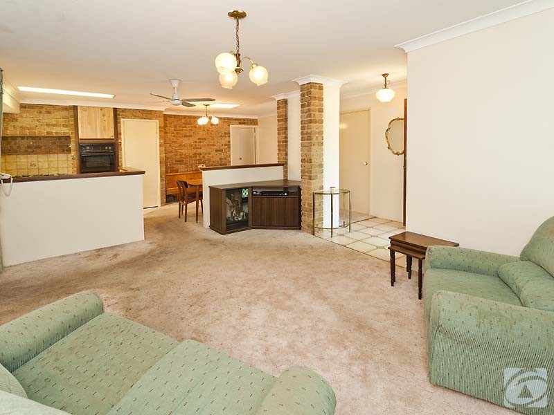 22 Guinivere Way, Camillo WA 6111