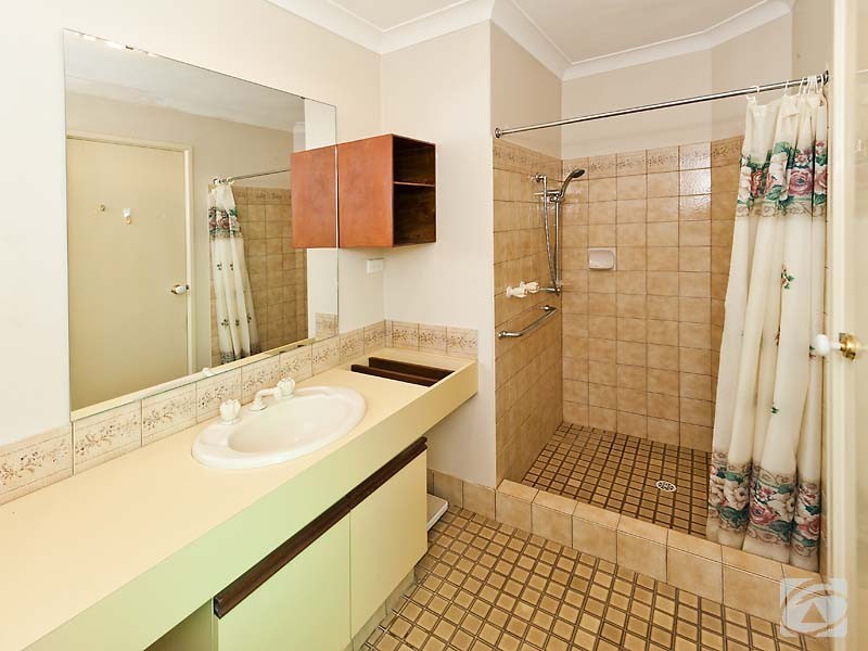 22 Guinivere Way, Camillo WA 6111