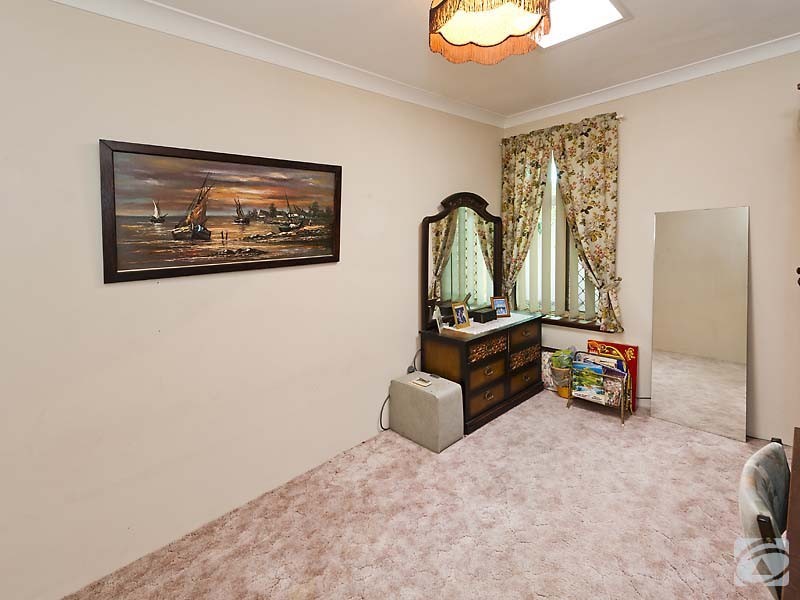 22 Guinivere Way, Camillo WA 6111