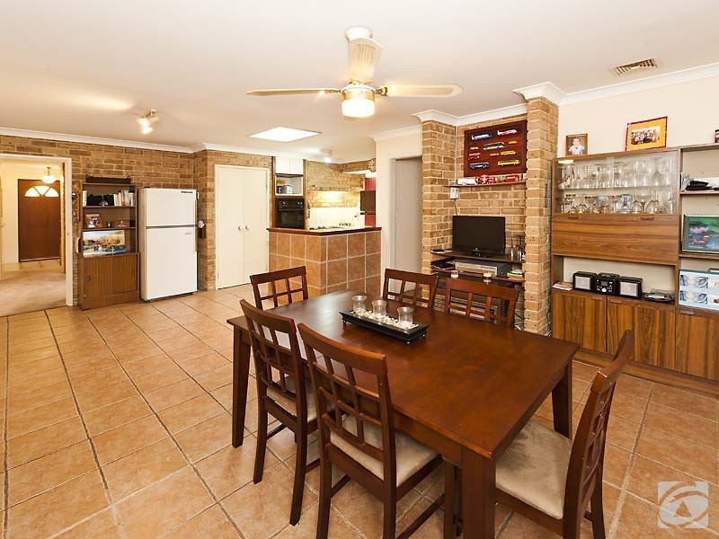 22 Guinivere Way, Camillo WA 6111