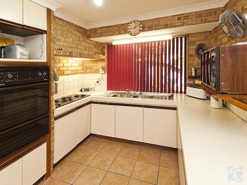 22 Guinivere Way, Camillo WA 6111