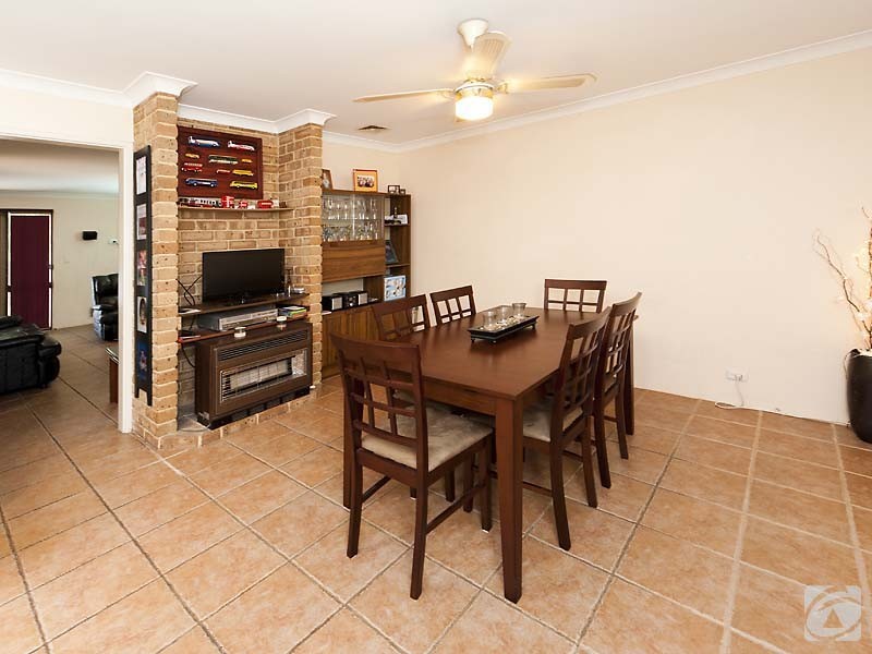 22 Guinivere Way, Camillo WA 6111