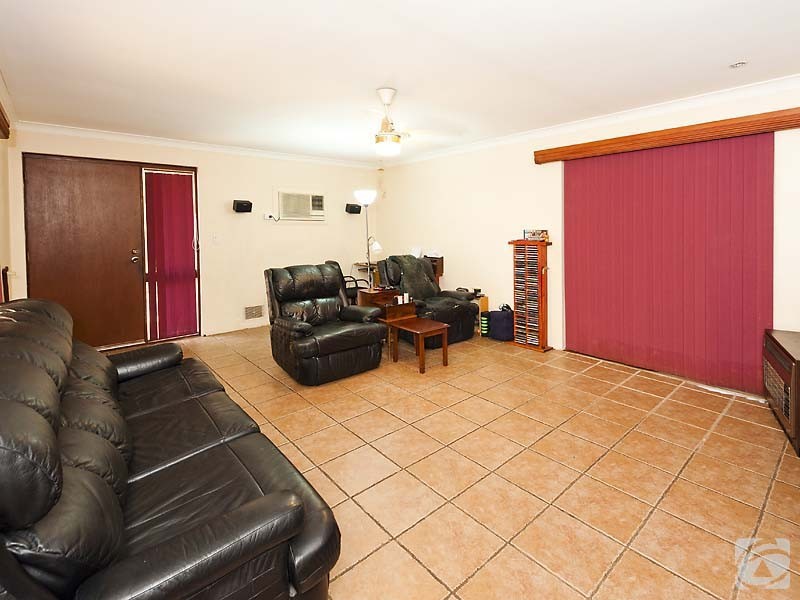 22 Guinivere Way, Camillo WA 6111