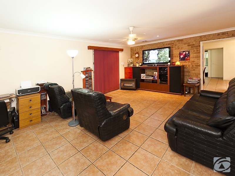 22 Guinivere Way, Camillo WA 6111