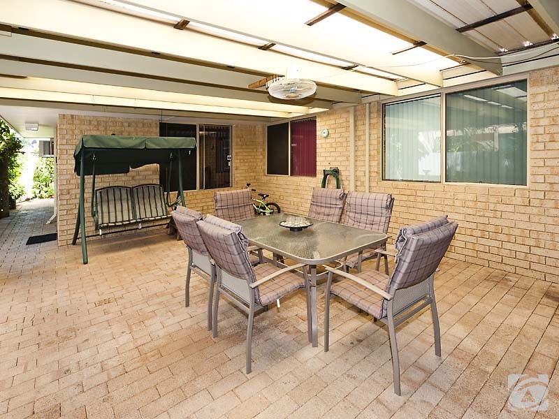 22 Guinivere Way, Camillo WA 6111