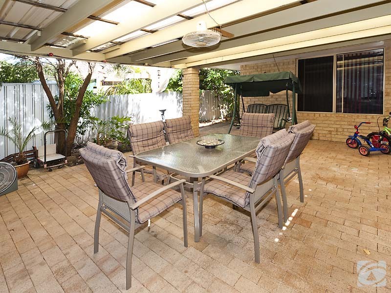 22 Guinivere Way, Camillo WA 6111