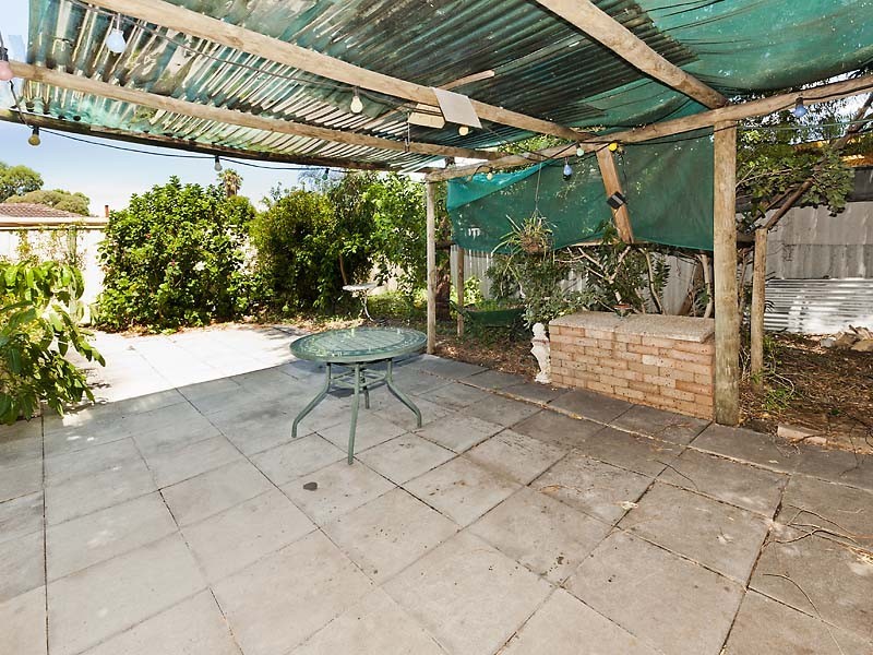 22 Guinivere Way, Camillo WA 6111