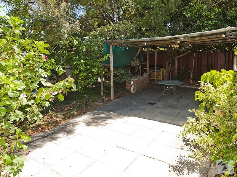 22 Guinivere Way, Camillo WA 6111