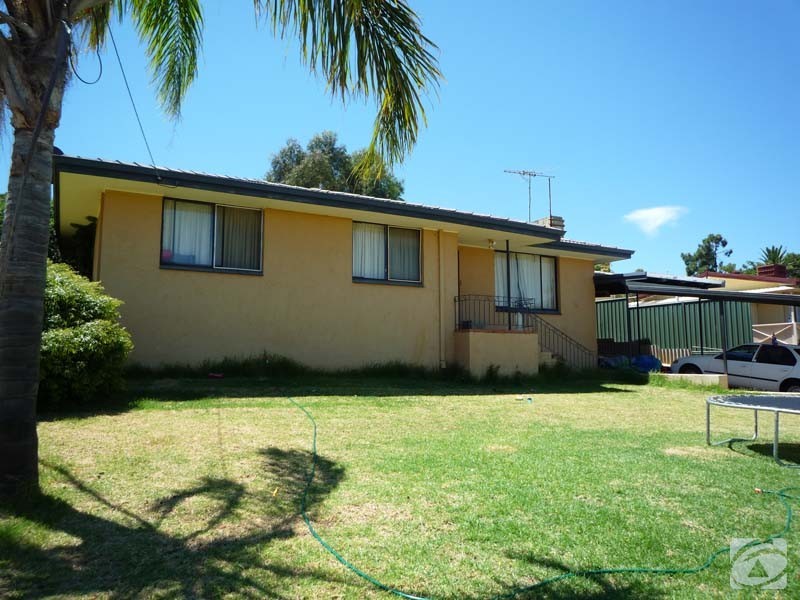 4 Tredale Avenue, Mount Richon WA 6112