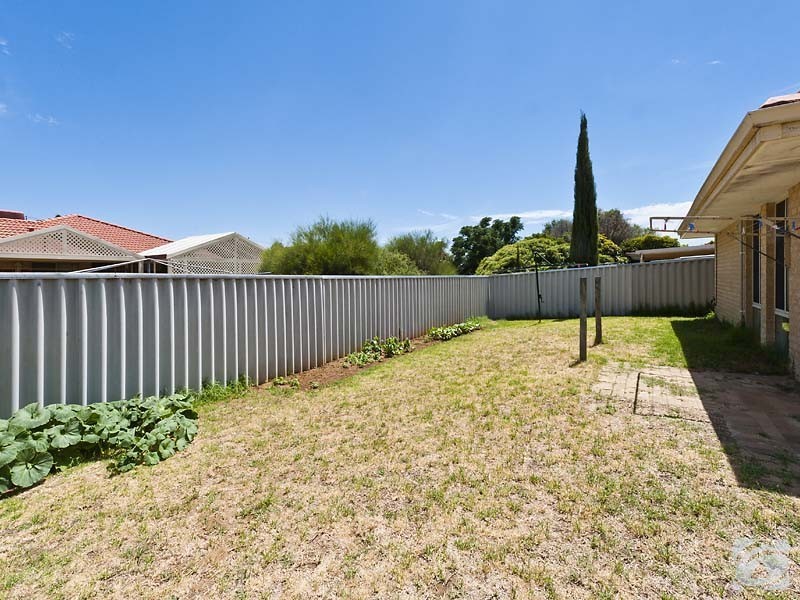 6 Greengage Court, Armadale WA 6112
