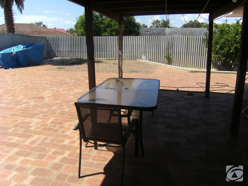 23 Tamarind Crescent, Kelmscott WA 6111