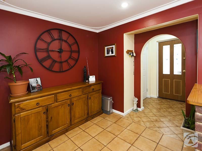 4 Ellis Road, Mount Nasura WA 6112