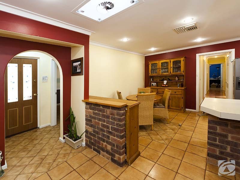 4 Ellis Road, Mount Nasura WA 6112