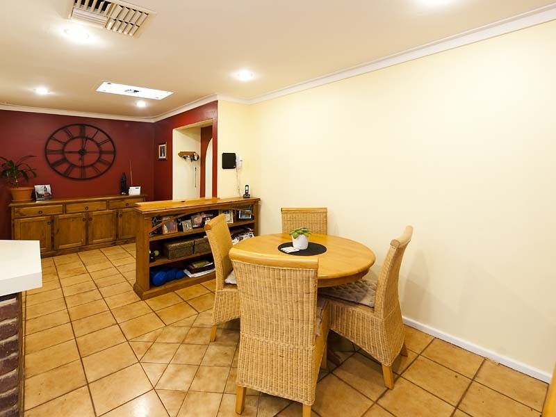 4 Ellis Road, Mount Nasura WA 6112