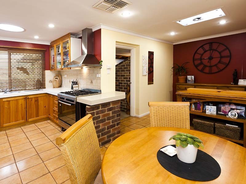 4 Ellis Road, Mount Nasura WA 6112