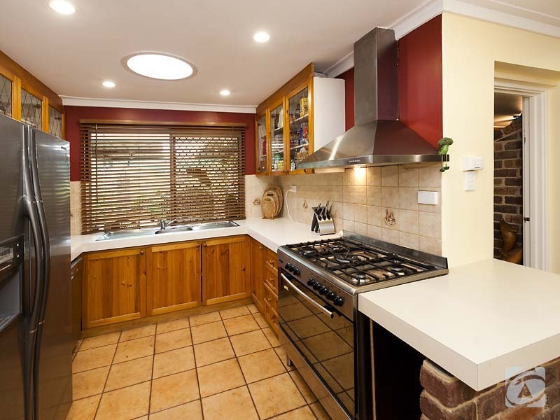 4 Ellis Road, Mount Nasura WA 6112