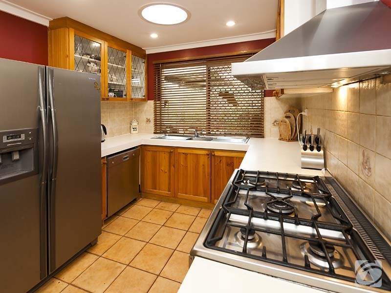 4 Ellis Road, Mount Nasura WA 6112