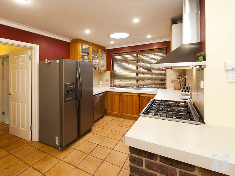 4 Ellis Road, Mount Nasura WA 6112