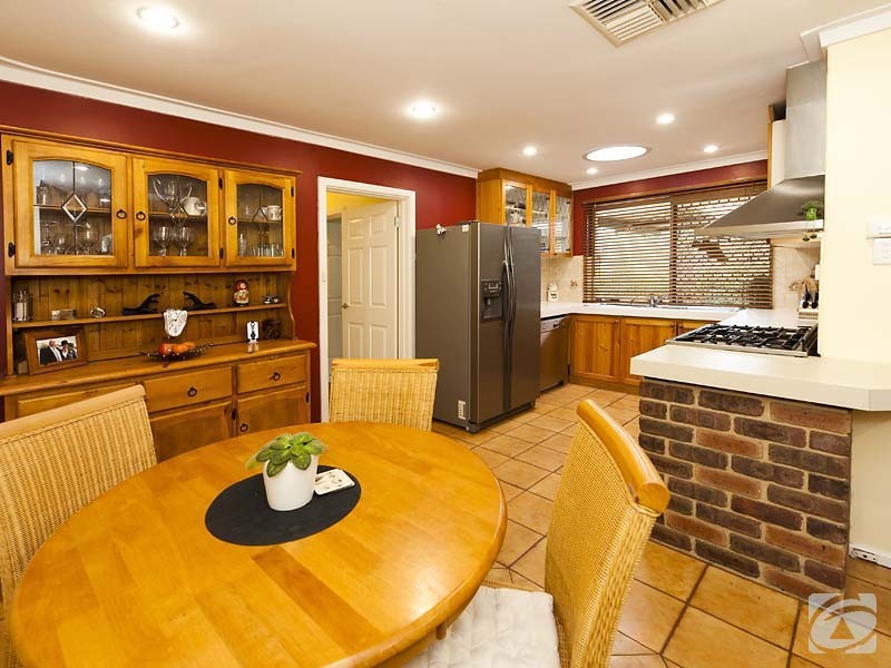 4 Ellis Road, Mount Nasura WA 6112