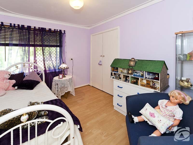 4 Ellis Road, Mount Nasura WA 6112