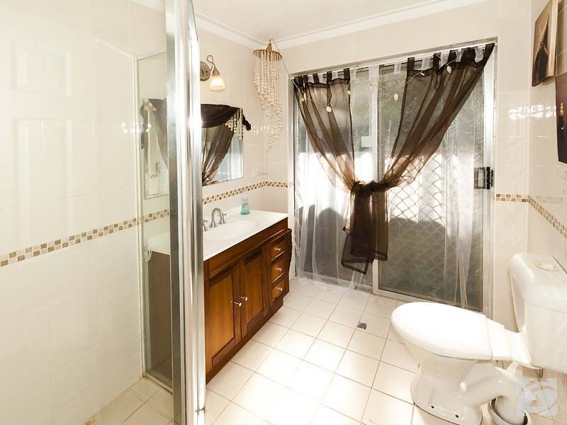 4 Ellis Road, Mount Nasura WA 6112