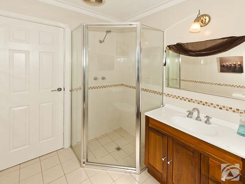 4 Ellis Road, Mount Nasura WA 6112