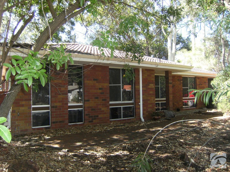 16 Cobham Way, Camillo WA 6111