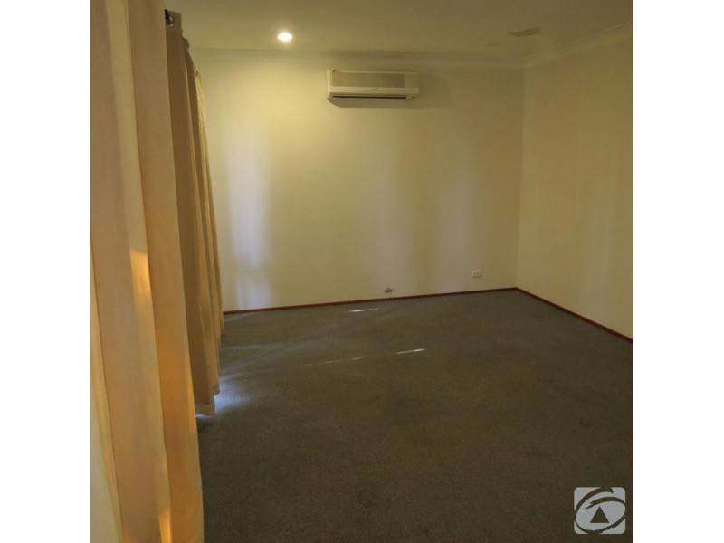 16 Cobham Way, Camillo WA 6111