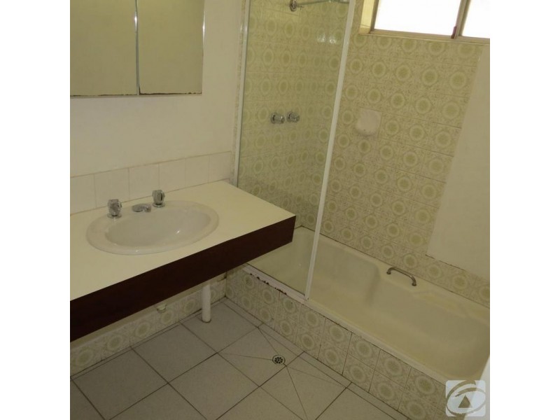 16 Cobham Way, Camillo WA 6111