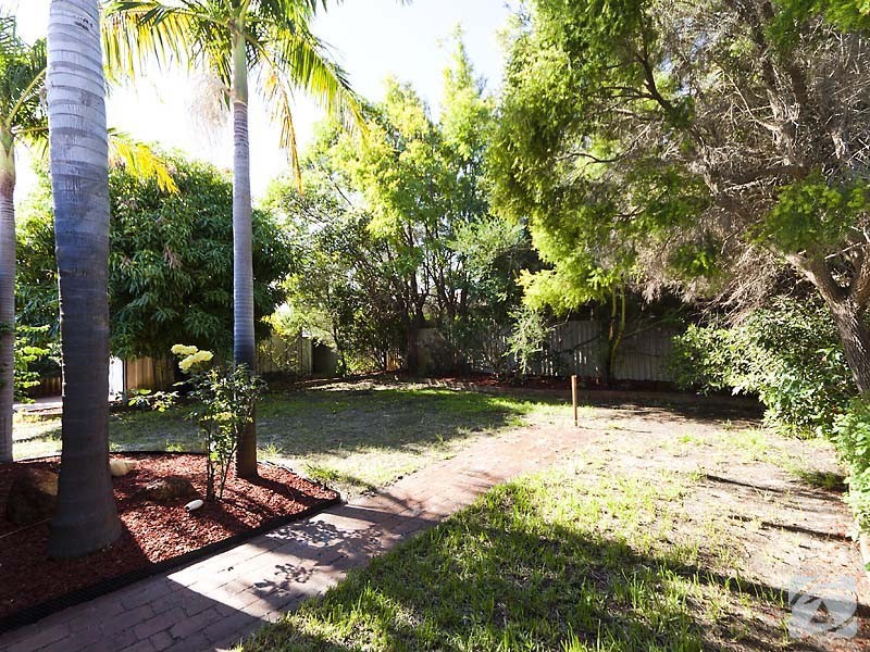 10 Boronia Close, Camillo WA 6111