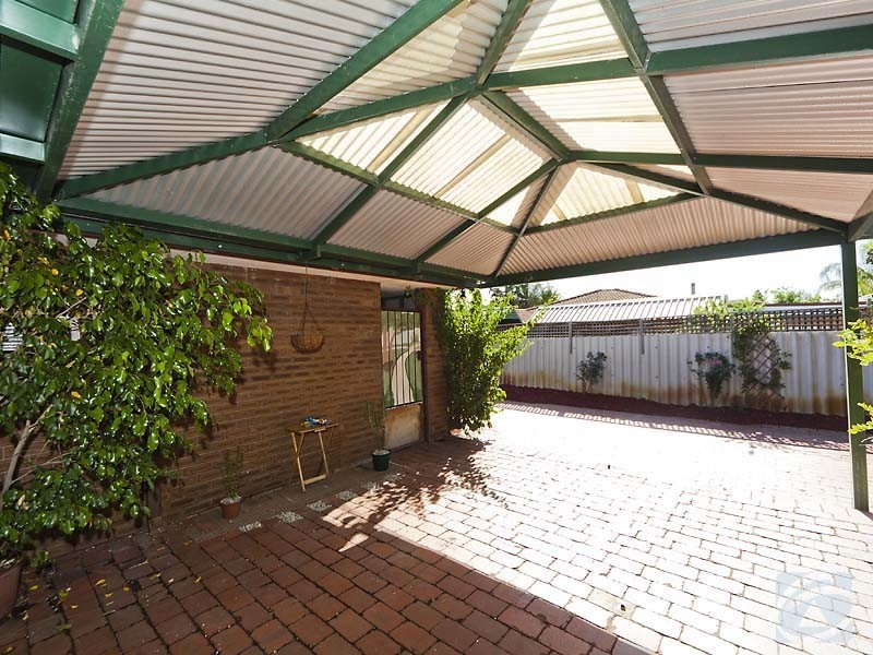 10 Boronia Close, Camillo WA 6111