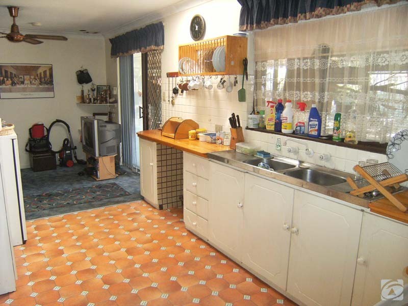 5 Woburn Way, Kelmscott WA 6111