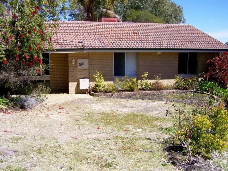 5 Deakin Court, Kelmscott WA 6111