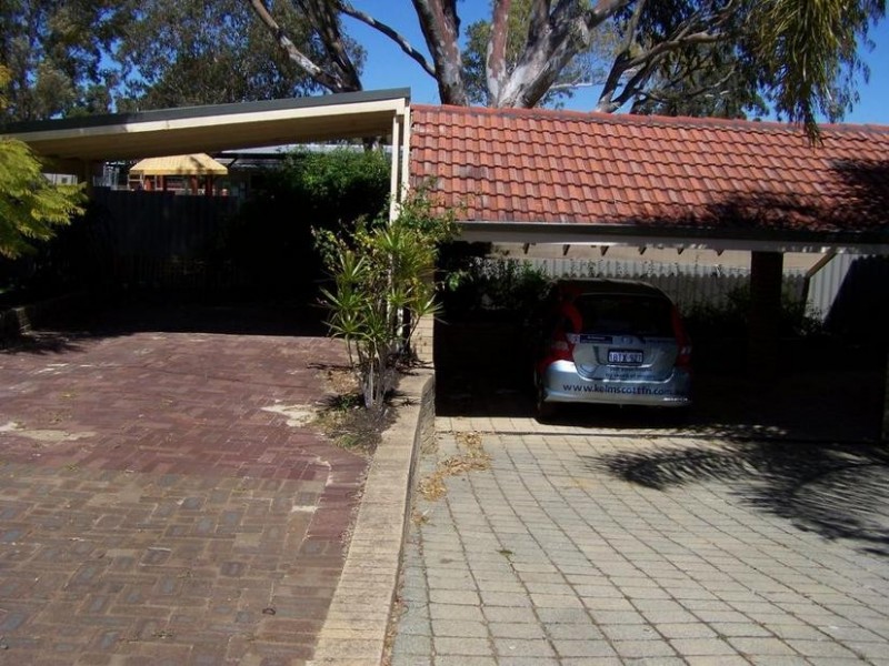 5 Deakin Court, Kelmscott WA 6111