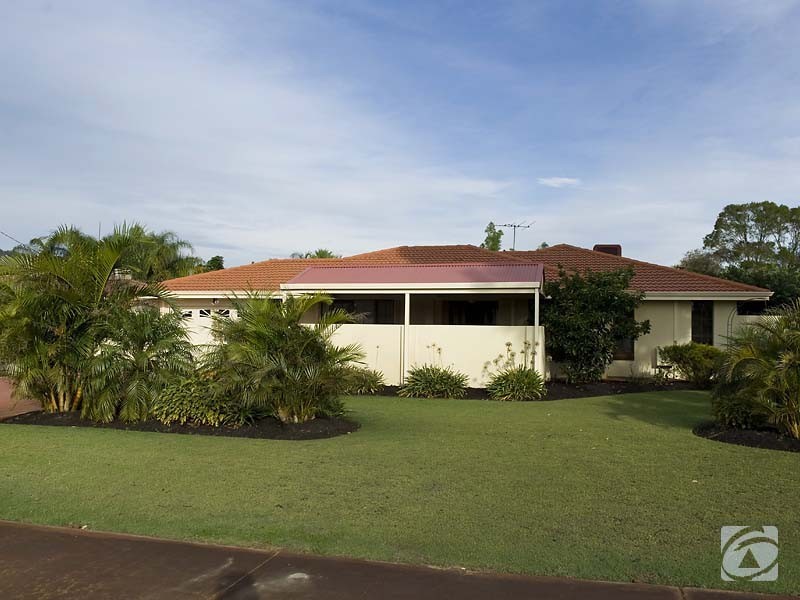 39 Hemingway Drive, Camillo WA 6111