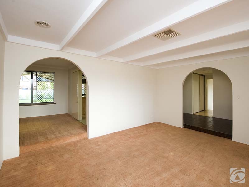 39 Hemingway Drive, Camillo WA 6111