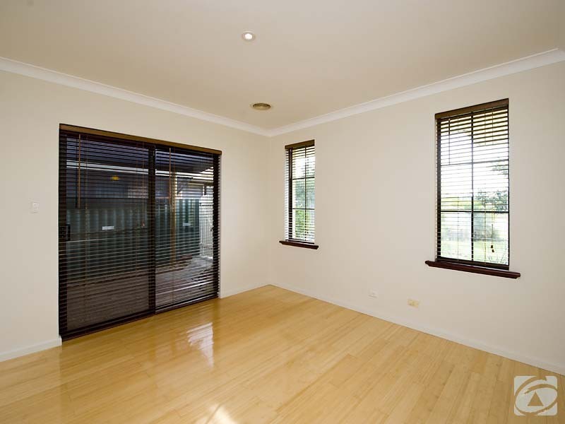 39 Hemingway Drive, Camillo WA 6111