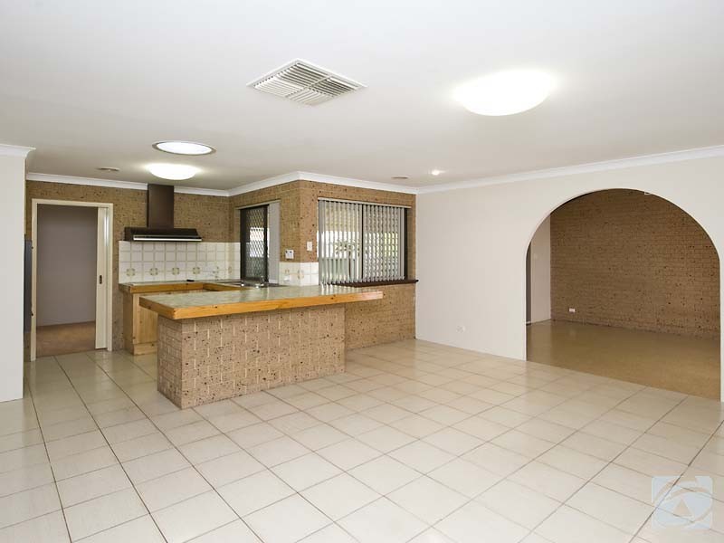 39 Hemingway Drive, Camillo WA 6111