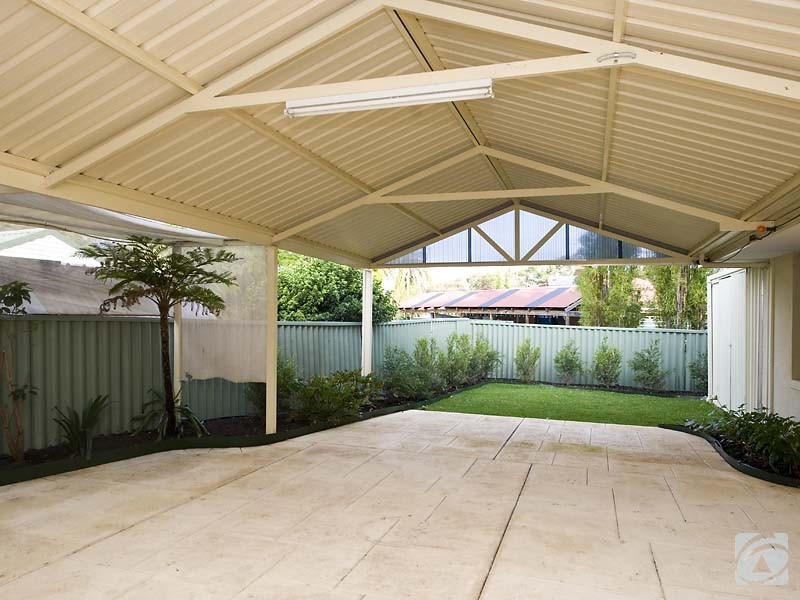 39 Hemingway Drive, Camillo WA 6111