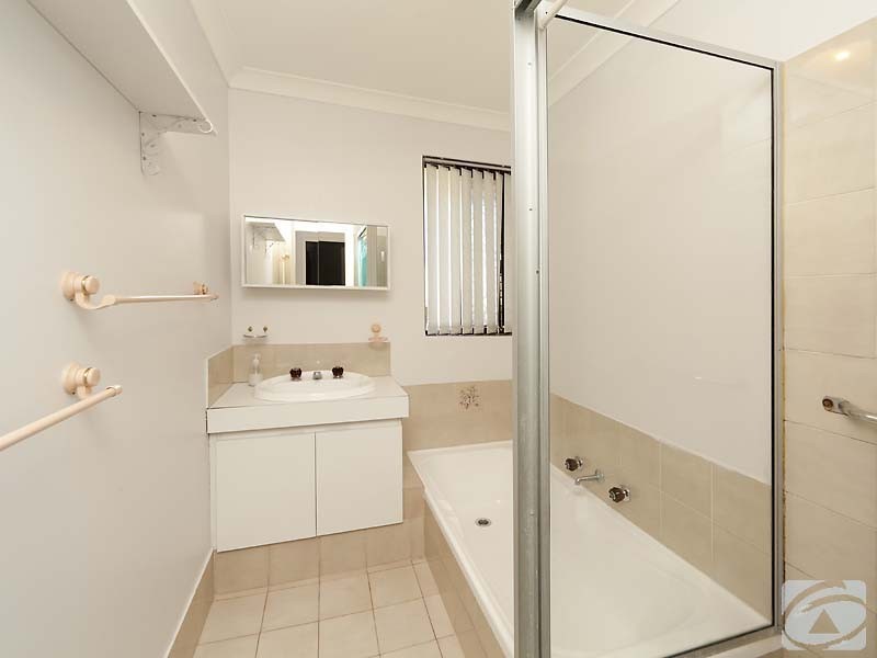 4/86 Westfield Rd, Kelmscott WA 6111
