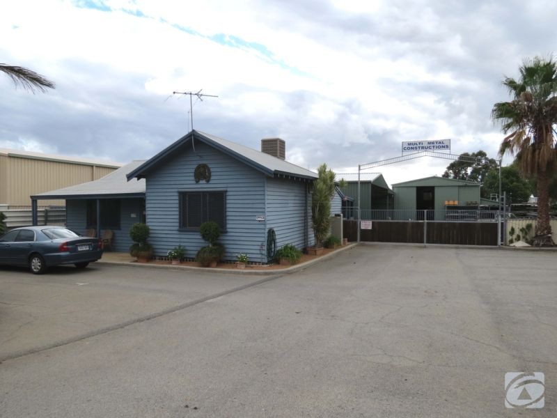 4 Burns Road, Armadale WA 6112